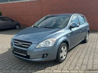 Gebraucht Kia Ceed 109 PS (80 kW) 2009 Blau Kleinwagen