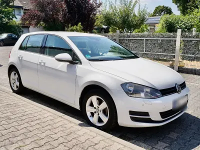 Gebraucht VW Golf VII Comfortline 110 PS (80 kW) 2014 Weiß Limousine