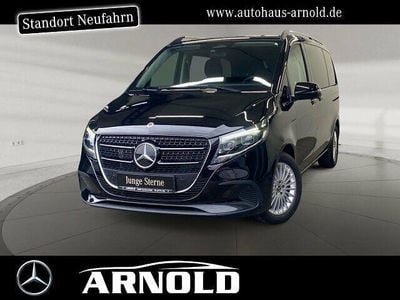 Schwarz (obsidianschwarz) Gebraucht 2024 Mercedes V220 Style Van / Kleinbus | 57.900 € (Superpreis)