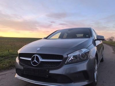 Gebraucht Mercedes A200 Urban 156 PS (114 kW) 2017 Grau Limousine