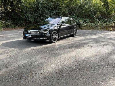 Second-hand VW Passat R-line 220 CP (161 kW) 2017 Negru Break