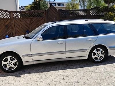 Usata Mercedes E200 Classic 163 CV (119 kW) 2002 Argento Berlina