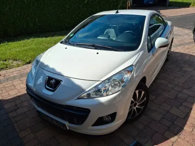 Gebraucht Peugeot 207 Allure 111 PS (81 kW) 2015 Weiß Cabrio
