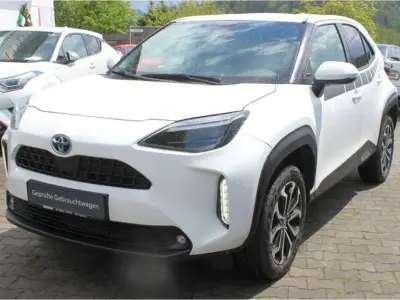 Gebraucht Toyota Yaris Hybrid Team 116 PS (85 kW) 2022 Super white 2 SUV