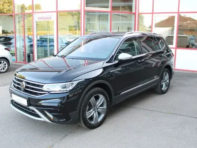 Gebraucht VW Tiguan Allspace Elegance 245 PS (180 kW) 2024 Schwarz SUV