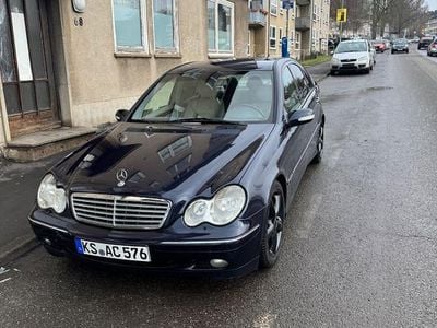 Blau Gebraucht 2004 Mercedes C220 Elegance Limousine | 1.999 € (Fairer Preis)