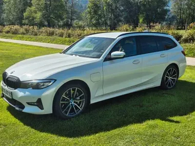Gebraucht BMW 330e Sport Line 292 PS (214 kW) 2020 Weiß Kombi