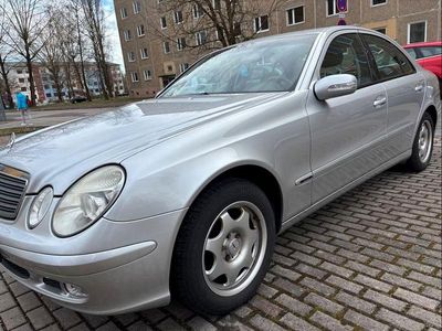 Gebraucht Mercedes E220 Classic 150 PS (110 kW) 2004 Silber Limousine