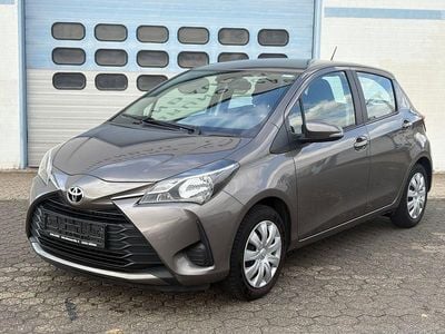 Gebraucht Toyota Yaris Basis 111 PS (81 kW) 2018 Grau Kleinwagen