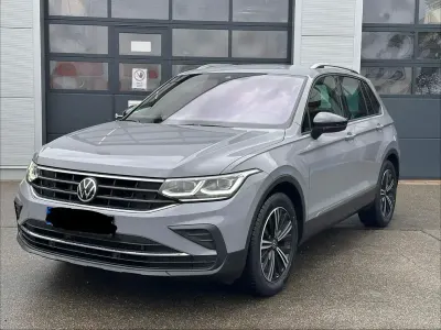 Gebraucht VW Tiguan United 150 PS (110 kW) 2021 Grau SUV