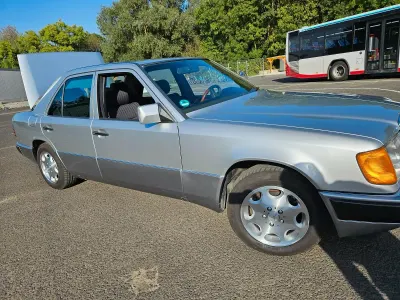 Gebraucht Mercedes E280 1993 Silber Limousine