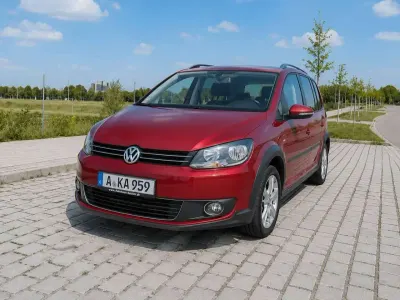 Gebraucht VW Touran Cross 140 PS (102 kW) 2013 Rot Van / Kleinbus