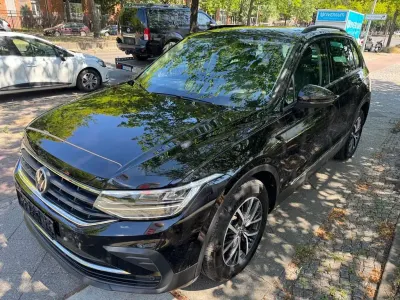 Gebraucht VW Tiguan Life 122 PS (89 kW) 2021 Schwarz SUV