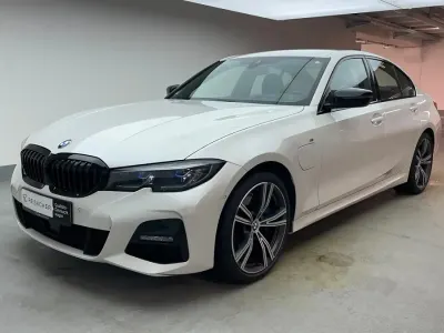 Gebraucht BMW 330e Efficient Dynamics 184 PS (135 kW) 2021 Mineralweiß metallic Limousine
