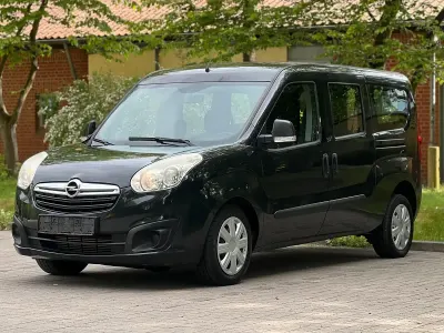Używany Opel Combo 120 KM (88 kW) 2017 Czarny Minivan