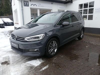 Grau Gebraucht 2020 VW Touran Highline Van / Kleinbus | 24.990 € (Guter Preis)