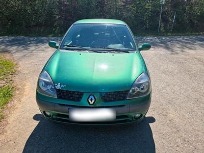 Second-hand Renault Clio II 75 CP (55 kW) 2002 Verde Hatchback