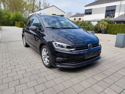 Schwarz Gebraucht 2018 VW Golf Sportsvan Van / Kleinbus | 16.400 € (Etwas zu teuer)