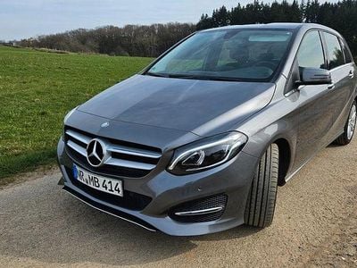 Gebraucht Mercedes B180 Style 122 PS (89 kW) 2015 Grau Van / Kleinbus
