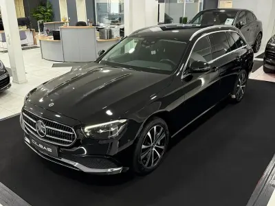 Gebraucht Mercedes E300 194 PS (142 kW) 2022 Schwarz Limousine