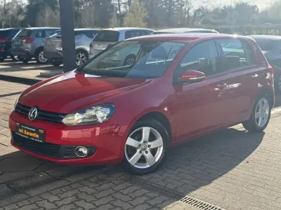 Gebraucht VW Golf VI Team 105 PS (77 kW) 2011 Rot Kleinwagen