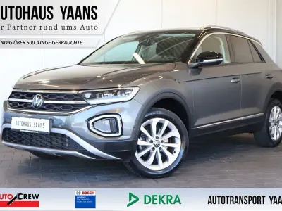 Second-hand VW T-Roc Style 150 CP (110 kW) 2023 Gri SUV