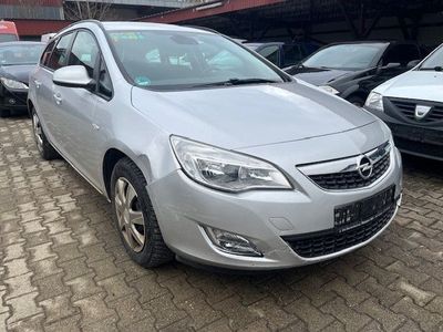 Gebraucht Opel Astra Edition 140 PS (102 kW) 2012 Silber Kombi