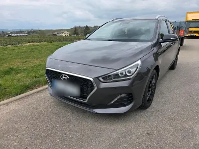 Gebraucht Hyundai i30 140 PS (102 kW) 2019 Grau Kombi