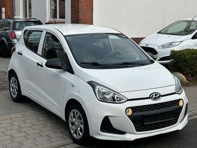 Gebraucht Hyundai i10 Basis 67 PS (49 kW) 2017 Weiß Kleinwagen