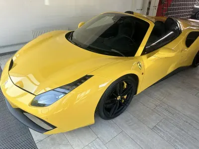 Gebraucht Ferrari 488 669 PS (492 kW) 2017 Gelb Cabrio
