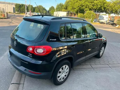 Gebraucht VW Tiguan 140 PS (102 kW) 2011 Schwarz SUV
