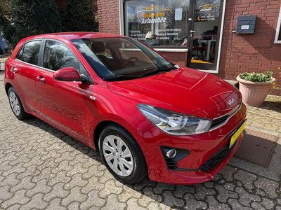 Gebraucht Kia Rio Edition 7 84 PS (61 kW) 2023 Rot Limousine
