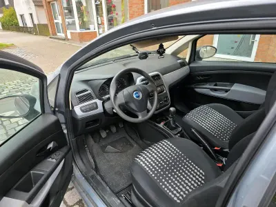 Gebraucht Fiat Grande Punto 65 PS (47 kW) 2006 Silber Kleinwagen