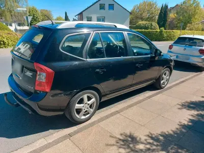 Gebraucht Kia Carens 128 PS (94 kW) 2012 Schwarz Van / Kleinbus