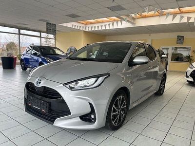 Gebraucht Toyota Yaris Hybrid 92 PS (67 kW) 2021 Silber Kleinwagen