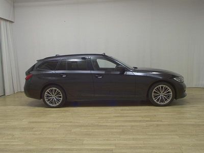 Gebraucht BMW 320 Sport Line 190 PS (139 kW) 2021 Black sapphire metallic (metallic) Kombi