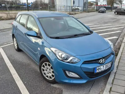 Używany Hyundai i30 Classic 99 KM (72 kW) 2014 Niebieski Kombi