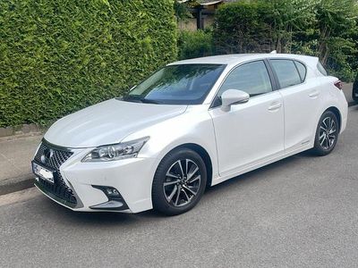 Lexus CT200h