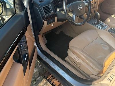 Usado Opel Signum 211 HP (155 kW) 2004 Prateado Citadino
