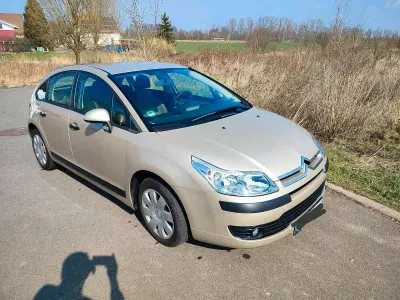 Używany Citroën C4 Comfort 109 KM (80 kW) 2006 Beżowy Sedan/Limuzyna
