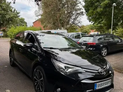 Gebraucht Toyota Avensis Team 147 PS (108 kW) 2018 Schwarz Limousine