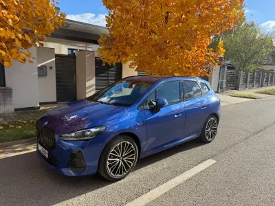 Gebraucht BMW 225 Active Tourer Sport Line 245 PS (180 kW) 2022 Blau Van / Kleinbus