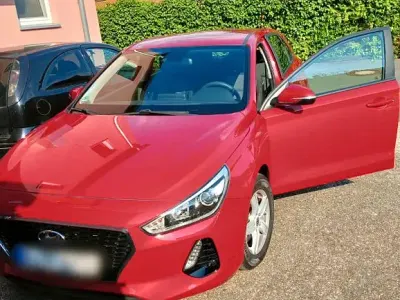 Gebraucht Hyundai i30 Passion 99 PS (72 kW) 2018 Rot Limousine