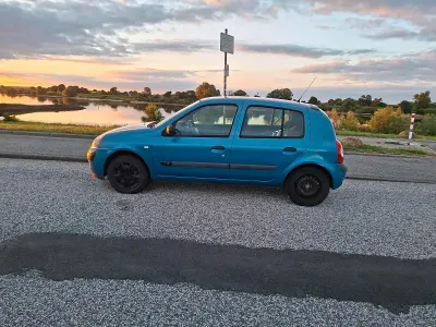Gebraucht Renault Clio II 60 PS (44 kW) 2004 Blau Kleinwagen