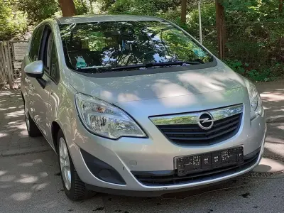 Gebraucht Opel Meriva Edition 101 PS (74 kW) 2010 Starsilber iii m2 Van / Kleinbus