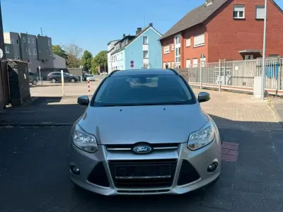 Gebraucht Ford Focus 116 PS (85 kW) 2014 Grau Kombi