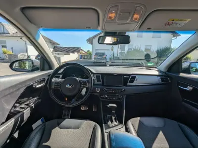 Gebraucht Kia Niro Spirit 105 PS (77 kW) 2018 Grau SUV
