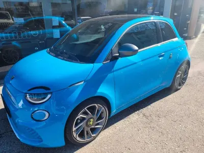Używany Abarth 500e Scorpionissima 114 kW (155 KM) 2024 Niebieski Hatchback