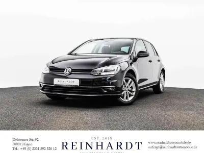 Gebraucht VW Golf VII Comfortline 125 PS (91 kW) 2017 Deep black perleffekt Limousine