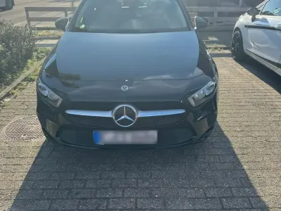 Gebraucht Mercedes A180 136 PS (100 kW) 2021 Schwarz Limousine